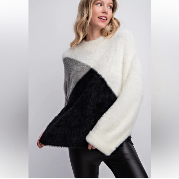 NWT Boutique Brand Fuzzy Color Block Relax Fit Sweater - Picture 2 of 12